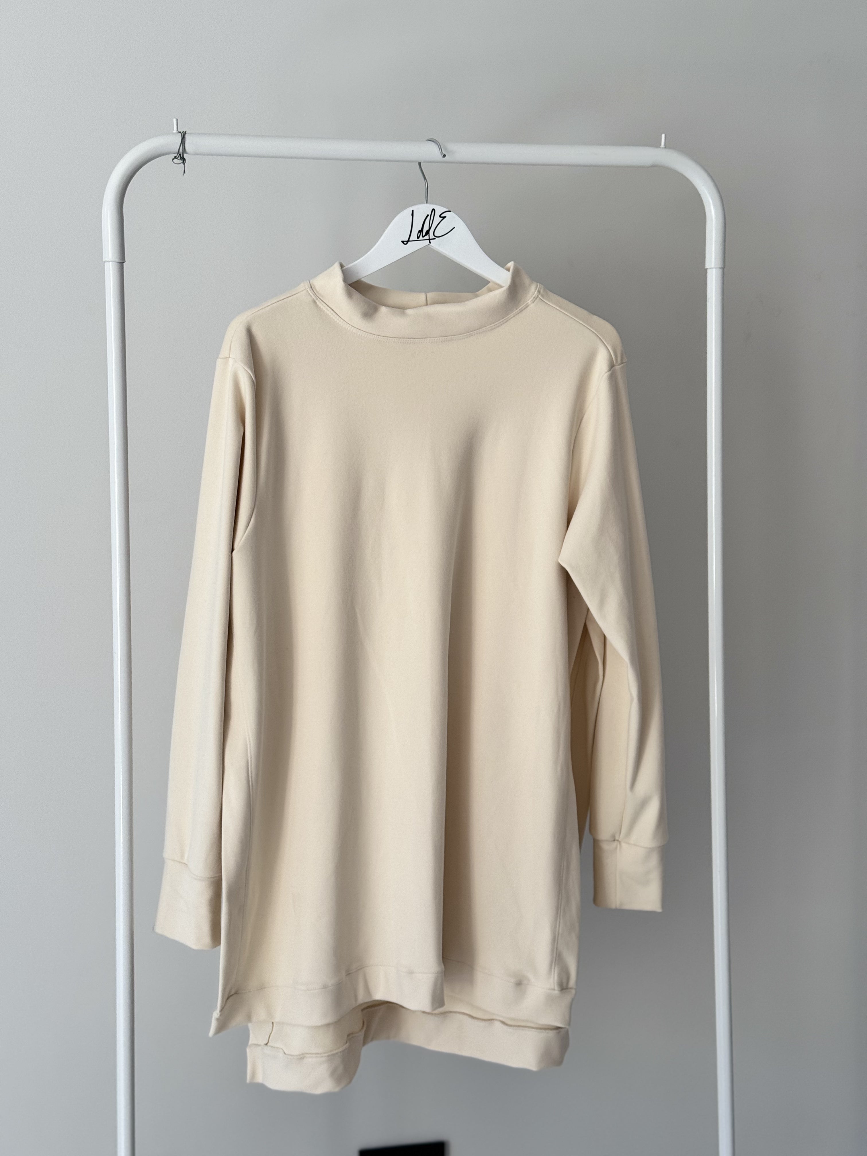 1/2 / Cream